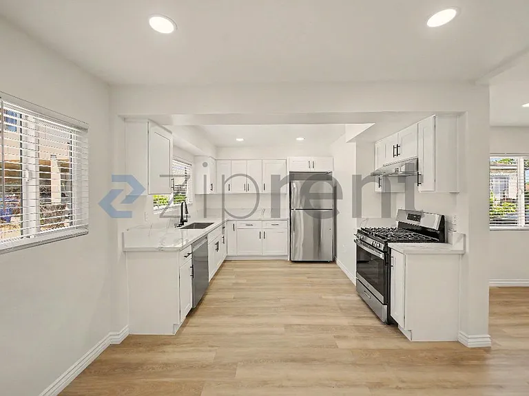 3751 E 6th St — Photo 12
