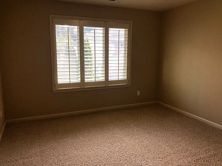 1074 Meek Way — Photo 30