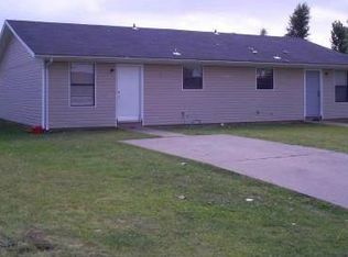 400 Robert Cir #B, Springdale, AR 72764