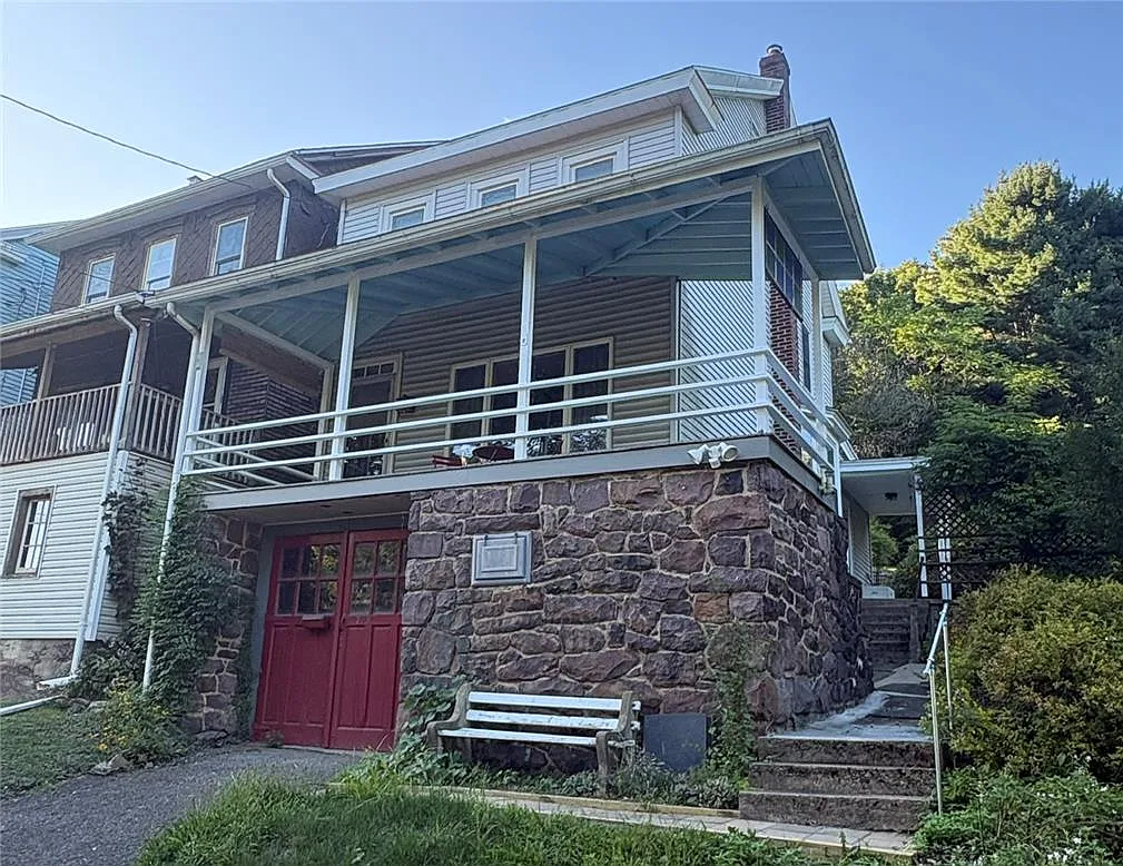 2 bed, 1.0 bath, 1436 sqft, $1,500 — Photo 1