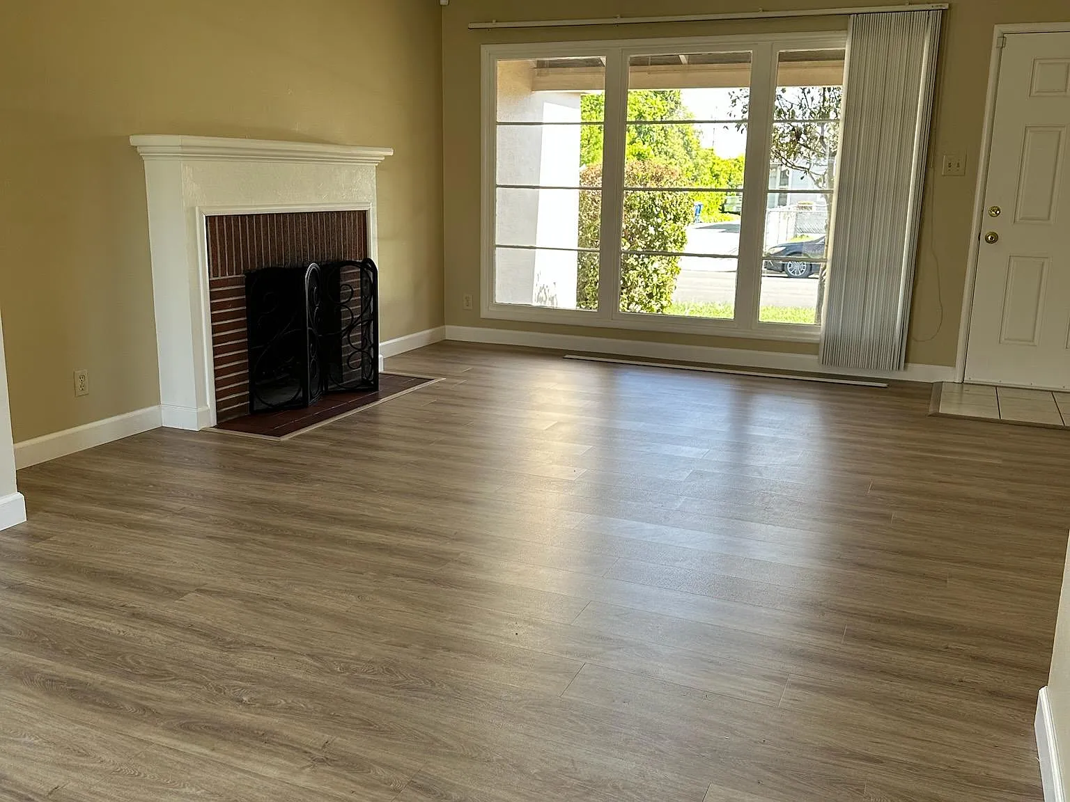 3 bed, 1200 sqft, $3,400 — Photo 3