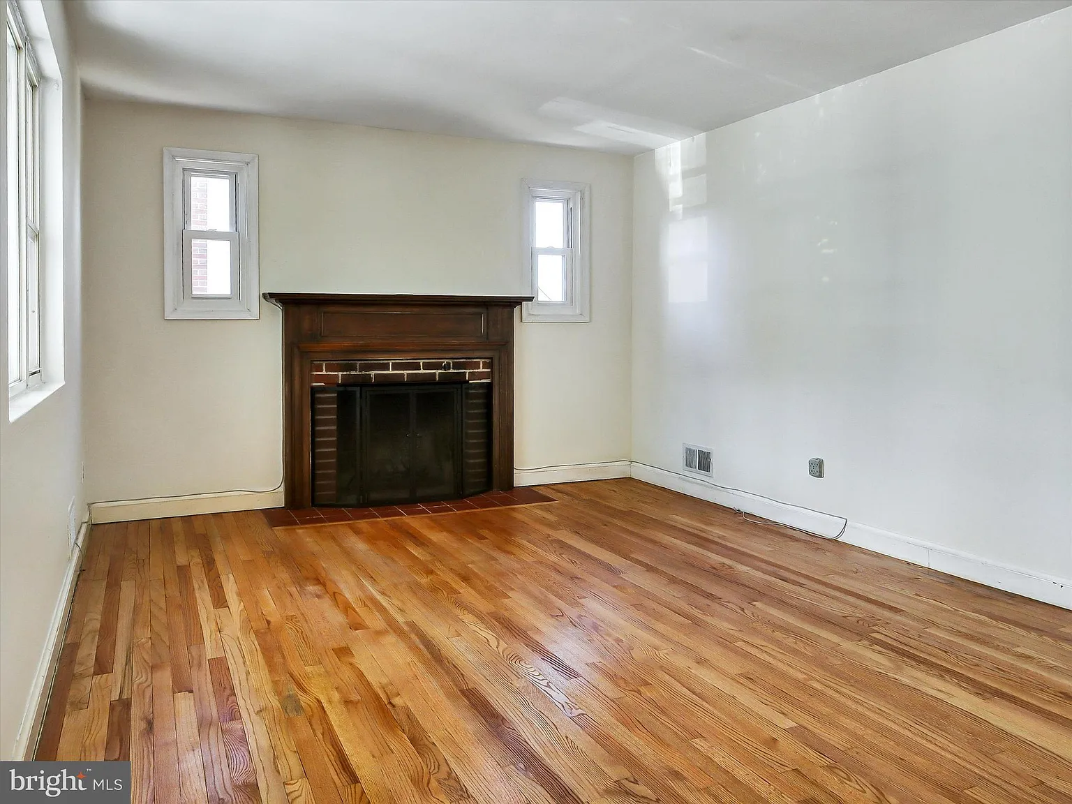 4 bed, 2.0 bath, 1357 sqft, $2,700 — Photo 3