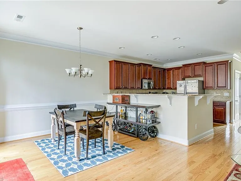 1135 Heritage Path Ln — Photo 4