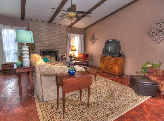 4th image of 3401 Livingston Ln