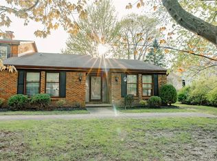15 Cimarand Dr, Williamsville, NY 14221