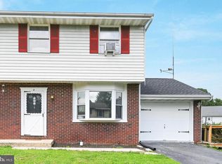 11 Clarendon Dr, Lancaster, PA 17603