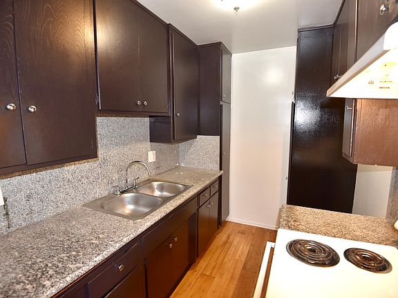 3rd image of 10816 Camarillo St #2