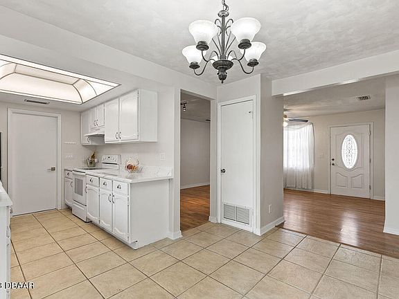 5th image of 123 Seville St