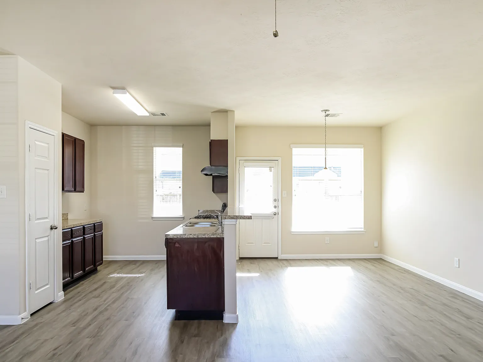Bavaria Townhomes — Photo 3