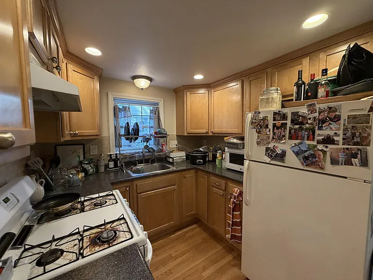 35 Linden Ave #1 — Photo 4