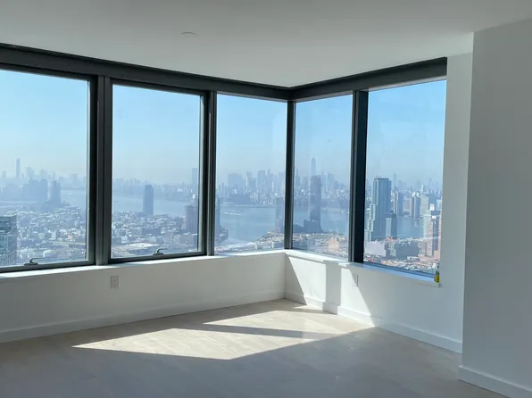 3 Court Square image 2 of 15