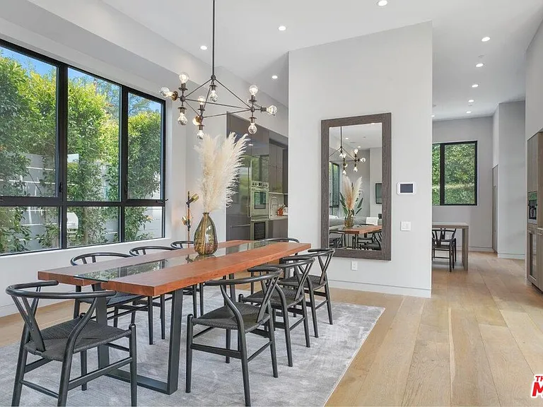 346 N Kings Rd — Photo 11