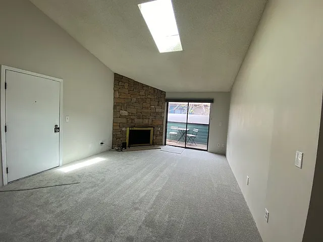 1 bed, 742 sqft, $1,300 — Photo 2