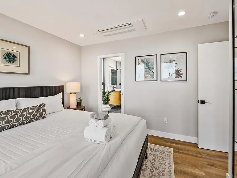 5830 Desert View Dr — Photo 25