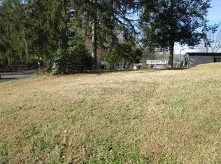 12 S Front St, Franklin, NC 28734