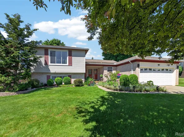 309 Antoinette Dr, Rochester Hills, MI 48309