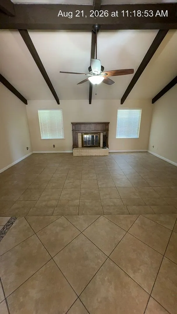 Beautiful old style home available in Visalia! — Photo 2