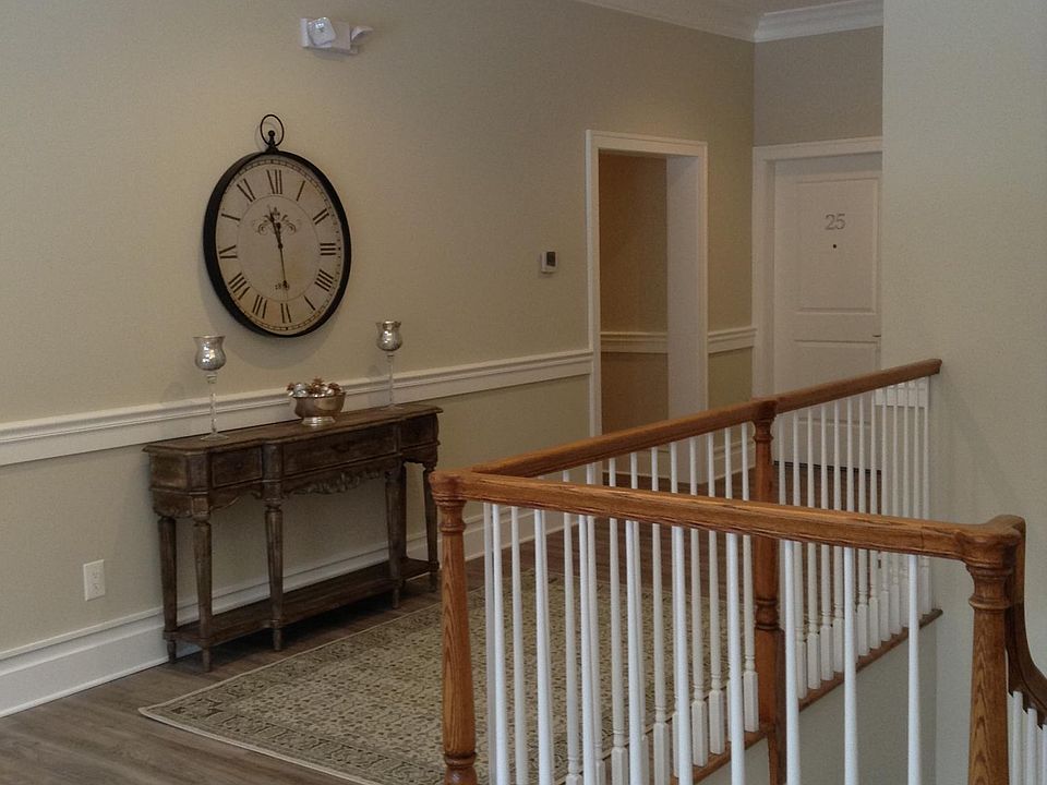 2nd image of 200 Munsonhurst Rd APT 24