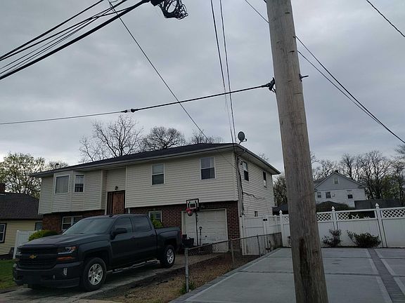3rd image of 620 Hill St