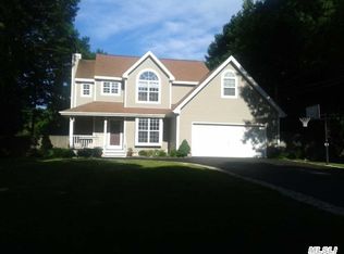 16 Sycamore St, Port Jefferson Station, NY 11776