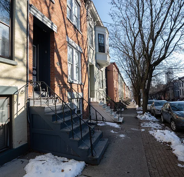 335 Hudson Ave — Photo 2