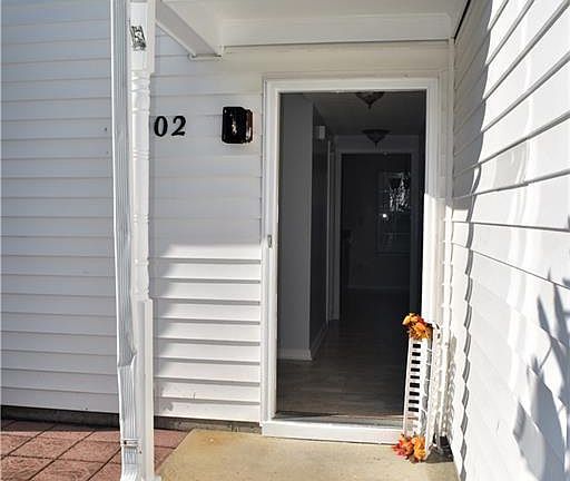 2nd image of 902 Doewood Ln