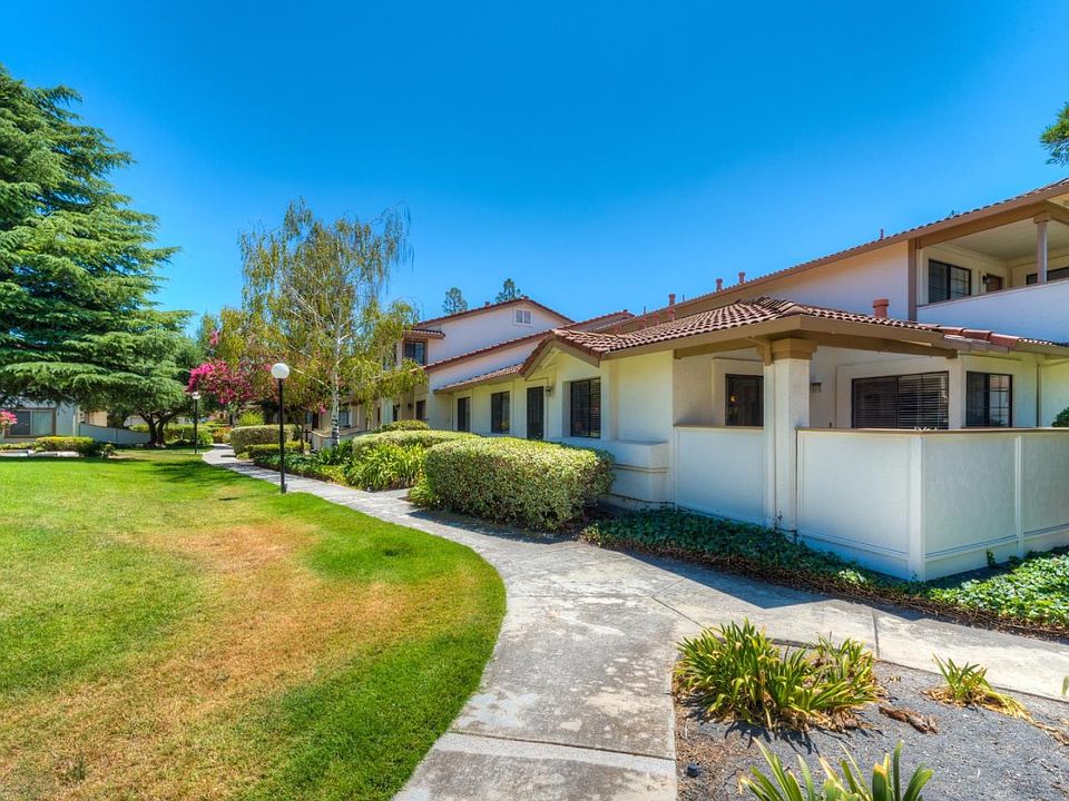 1st image of 415 Colony Knoll Dr