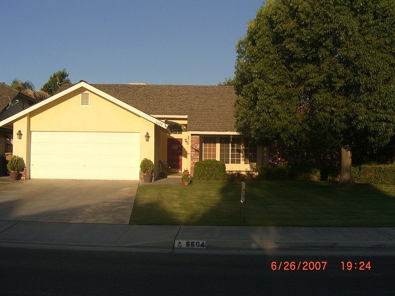 Beautiful Curb Appeal!