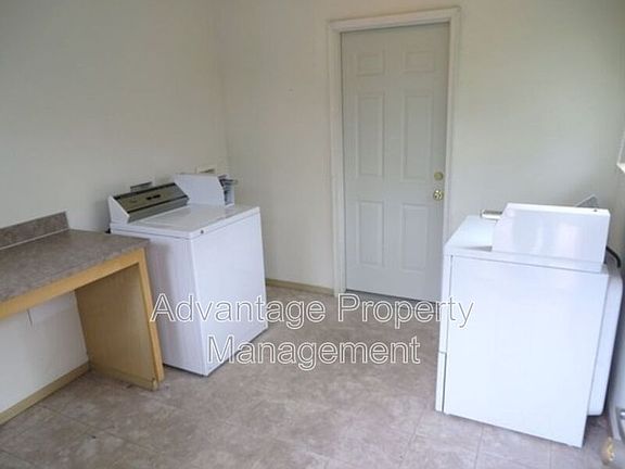 3rd image of 739 Jackson St W #3