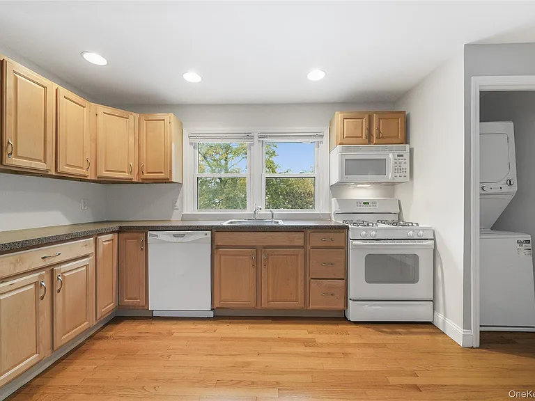 31 Blanchard Ave — Photo 3
