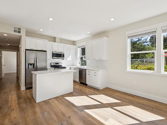 4th image of 2672 Franz Kafka Avenue