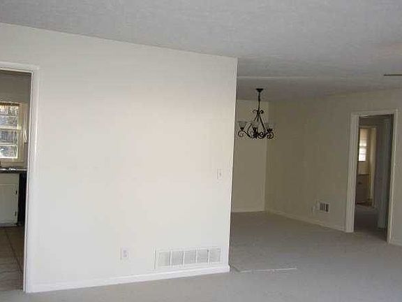 4th image of 170 Sequoia Dr