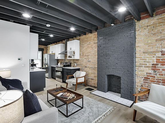 4th image of 1010 Bruck St