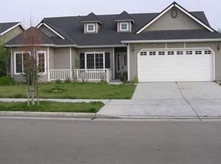 204 E Shoemake Ave, Reedley, CA 93654