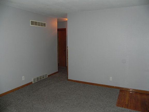 4th image of 8217 Flora Ave