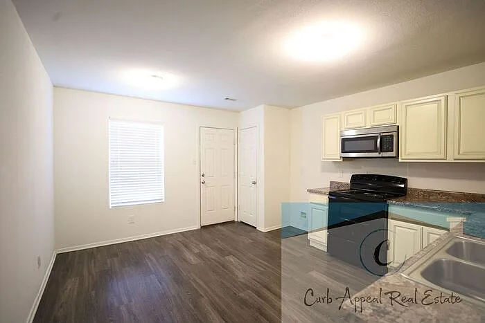 3718 Churchill Dr — Photo 6