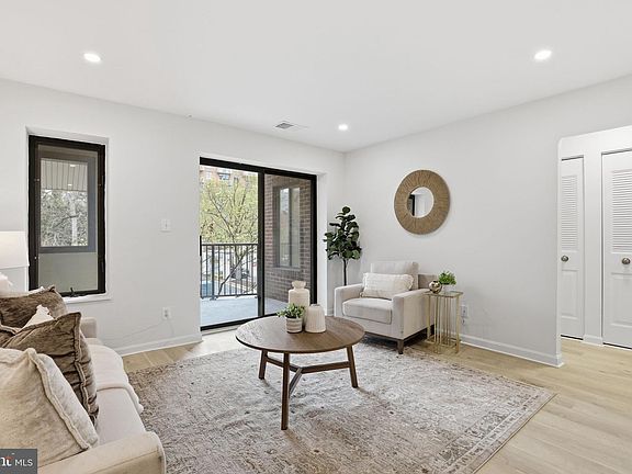2nd image of 1020 N Stafford St APT 202