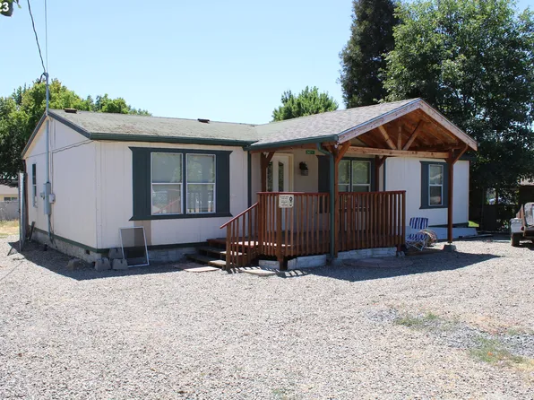 247 SE Park St, Winston, OR 97496