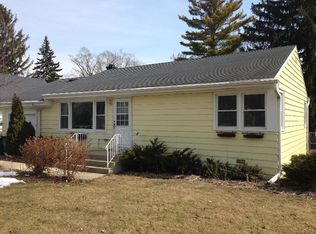 313 Woodland Dr, Grayslake, IL