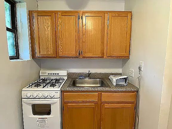 3rd image of 140-55 Burden Cres #5N