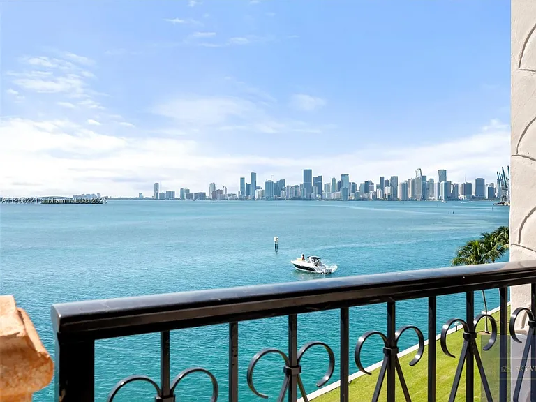 5142 Fisher Island Dr #5142 — Photo 37