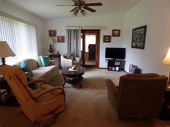 5th image of 8 Arbor Ln