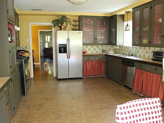 4th image of 322 Camellia Dr