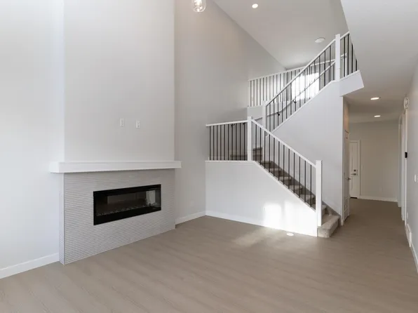 19004 20th Ave NW, Edmonton, AB T6M 0X7