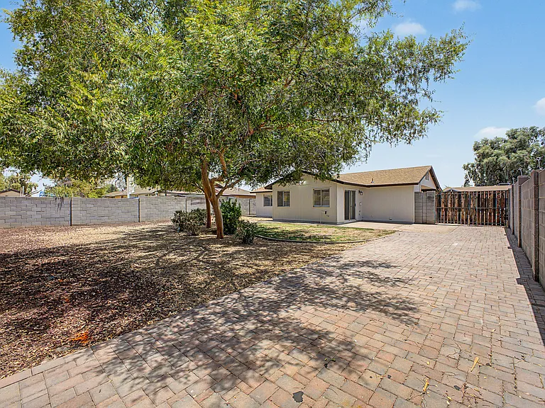 2340 E Isabella Ave — Photo 5