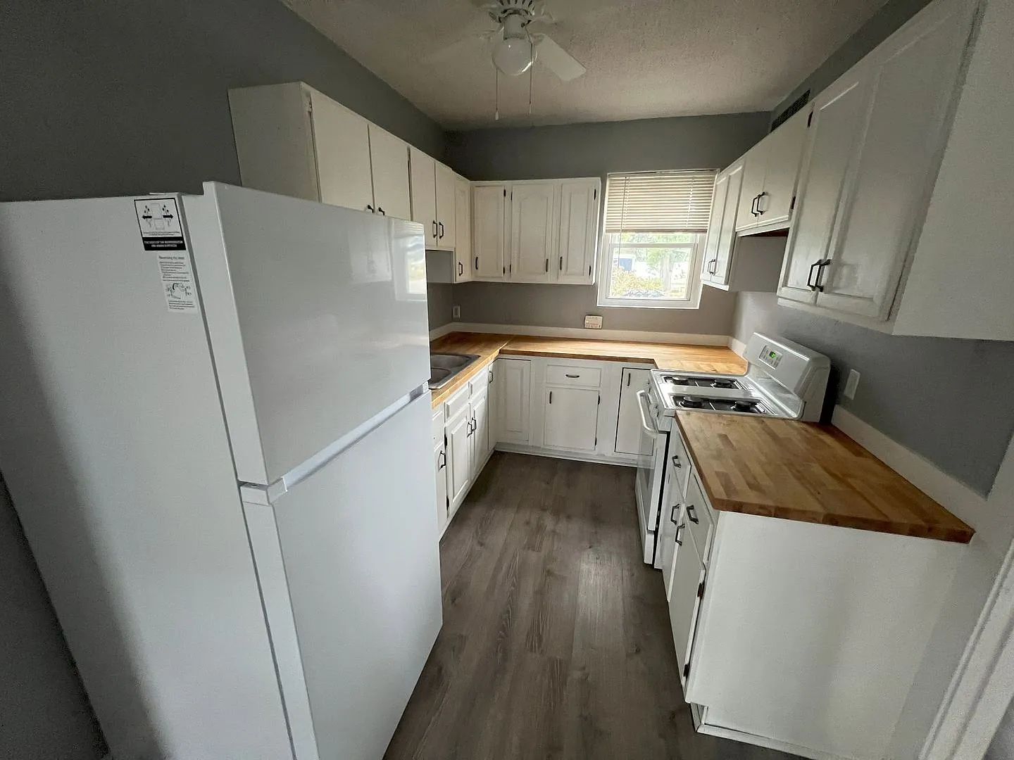 526 E Eighth Street — Photo 2