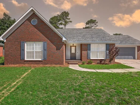 1304 Woodleigh Rd, Dothan, AL 36305