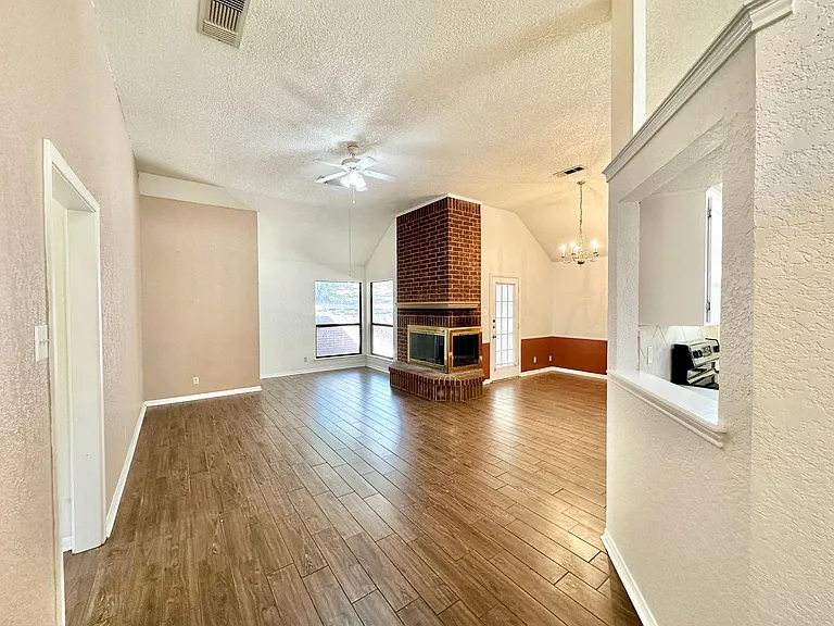 1114 Boulder Run — Photo 2