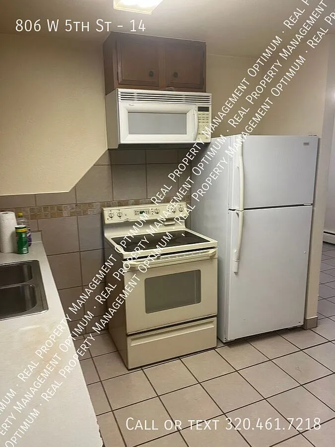 Two bedroom-One Bath — Photo 2