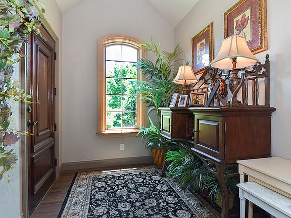 Main house, Foyer
